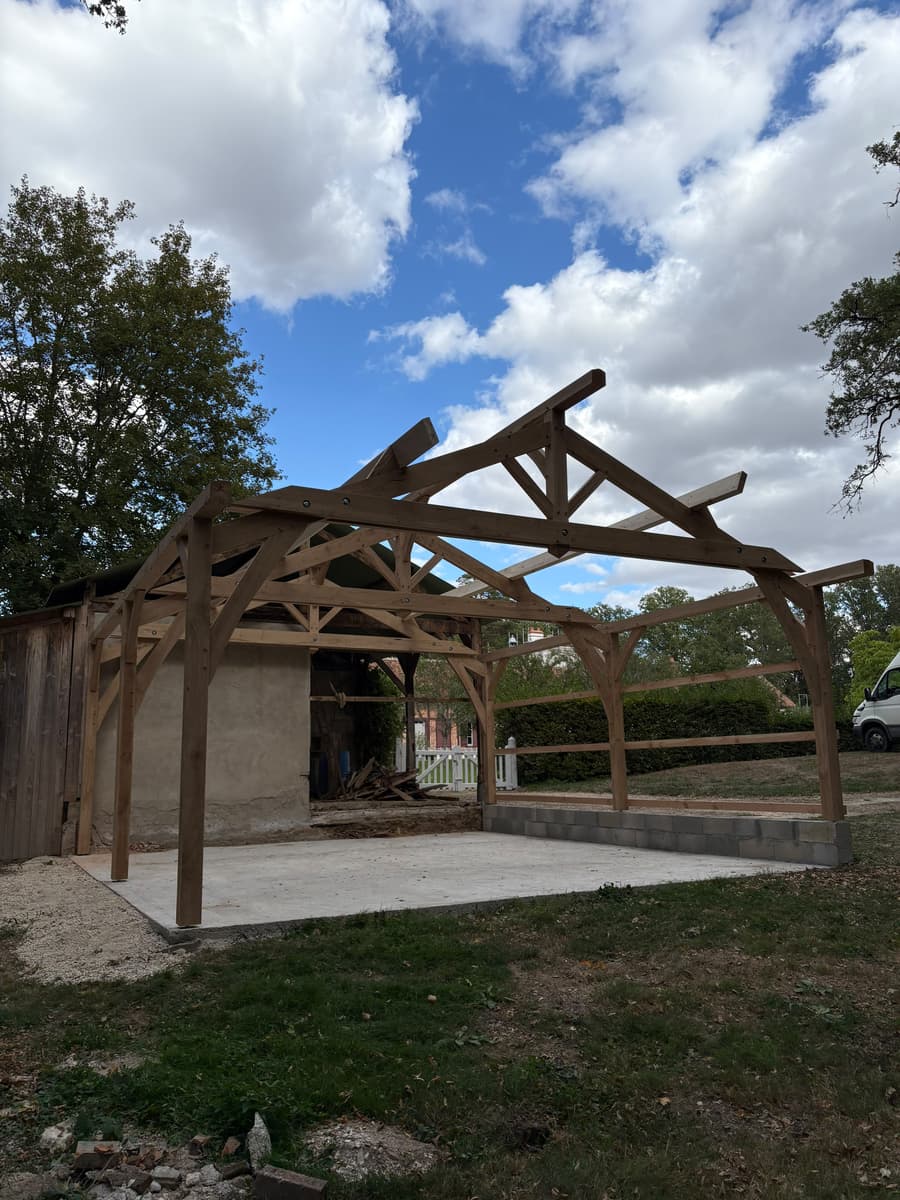 Ferme moisée sur poteaux - Réalisation EL Charpente