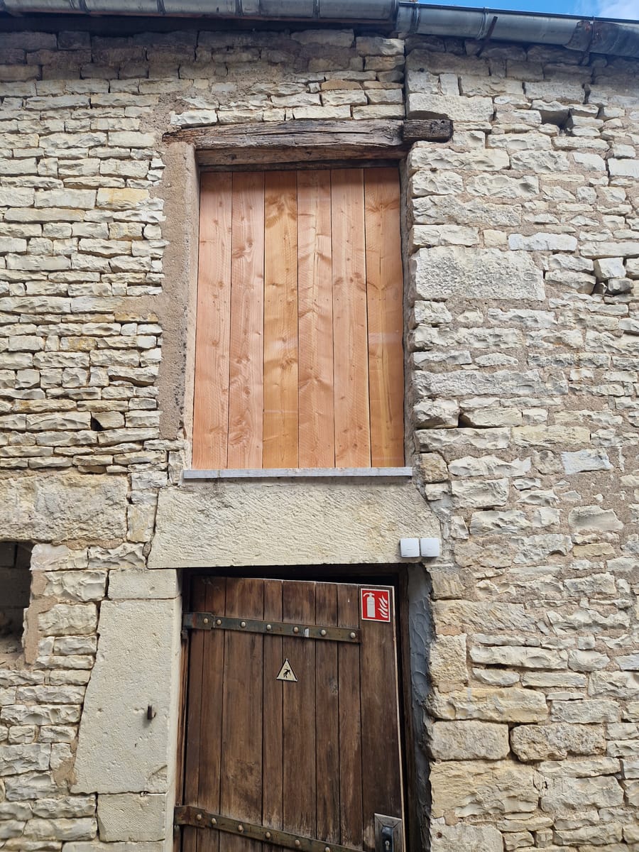 Fermeture en planche de douglas brut de sciage - EL Charpente
