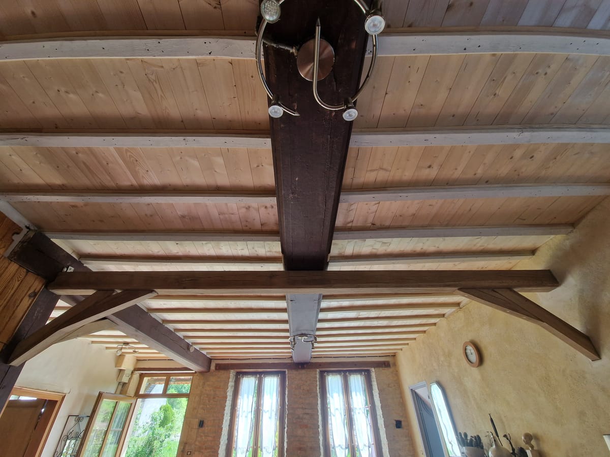 Habillage du plafond entre solives - Réalisation EL Charpente